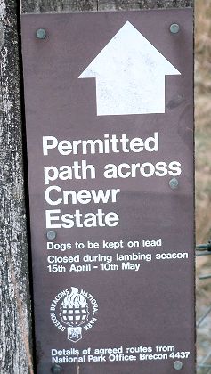 Cnewr Estate sign