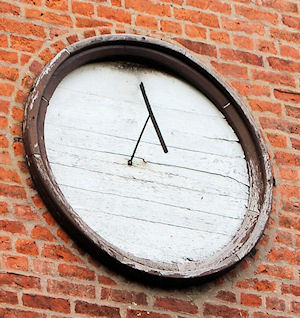 St Llwchaiarn's Church, Llanllwchaiarn